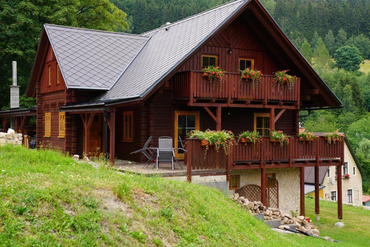 Rodinny Dum Na Slunecni Strani Dolni Dvur Exterior foto